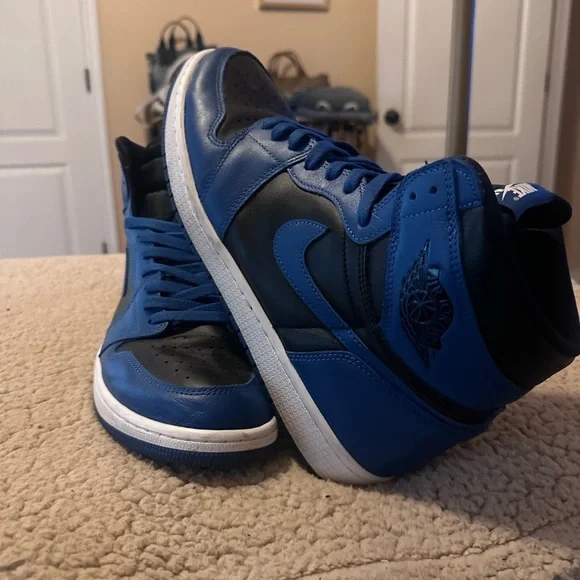 Air Jordan 1 Retro High OG 'Royal' 2017 - Picture 4 of 6